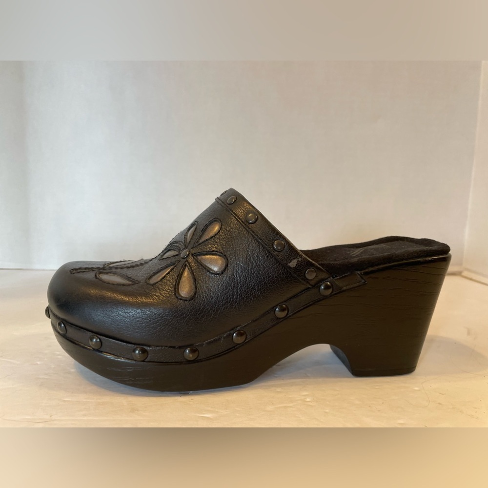 White Mountain Black Leather Clogs With Flower Size 7 - Picture 4 of 10